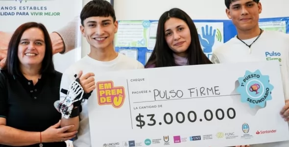Estudiantes cordobeses crearon una mano robótica para rehabilitación de personas con Parkinson y a
