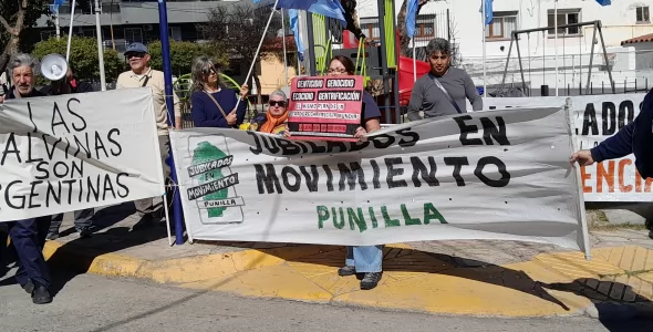 Jubilados volvieron a marchar en Carlos Paz: reclaman una recomposición salarial y mayor cobertura