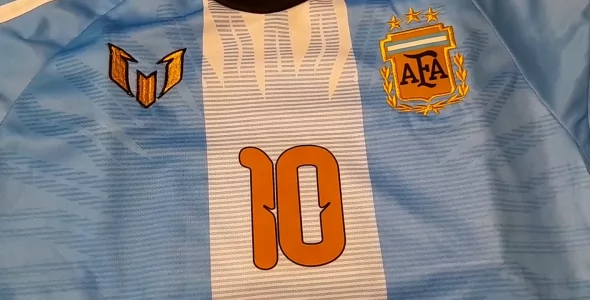 Furor por la última camiseta de Messi con la Selección argentina