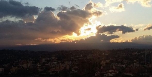 Días nublados y lluviosos en la ciudad 