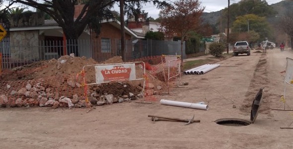 Obra de cloacas en barrio Los Eucaliptus