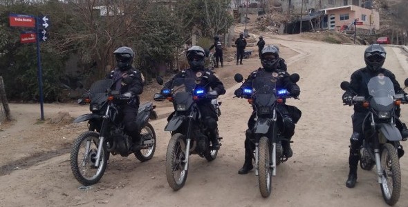 La policia realizó allanamientos en barrio Colinas