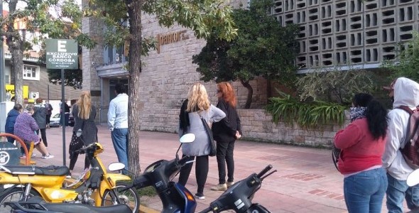 Paro de Banco Córdoba en reclamo a la reforma previsional