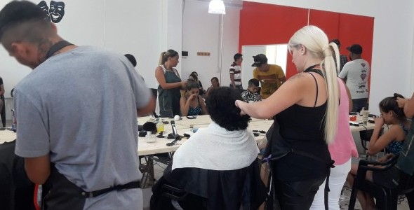 Exitosa jornada de corte de pelo solidario