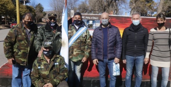 Reacondicionaron el mural a veteranos de Malvinas en la plaza de barrio Playas de Oro