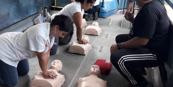 En solo 7 minutos enseñan primeros auxilios a turistas