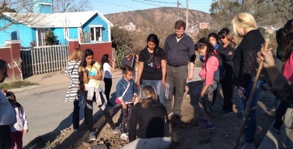 Celebraron el Día del Árbol reforestando en barrio La Quinta