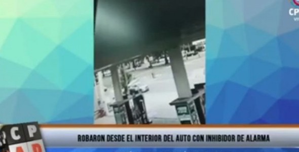 Robo desde el interior de auto por inhibidor de alarma