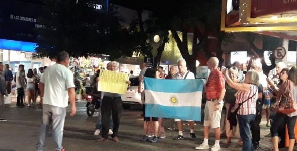 Vecinos indignados con el aumento de tarifas