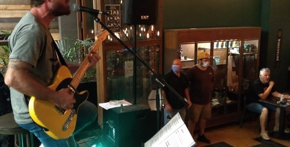Los músicos volvieron a tocar en los bares