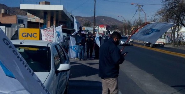 Toma de la estación de servicio YPF Villafuel por despidos