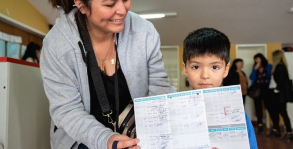 SIGUEN LAS VISITAS DE VACUNADORES POR SALAS CUNA Y DISTINTOS PUNTOS DE LA CIUDAD
