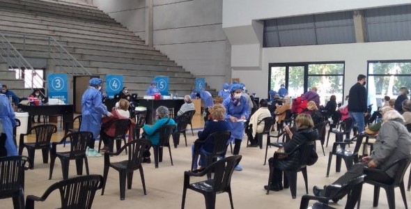 Nueva jornada de vacunación contra el Covid-19 en el Arena Carlos Paz