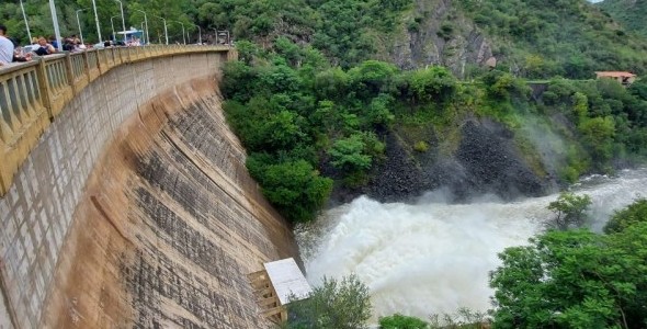 Abrieron dos válvulas del Dique San Roque