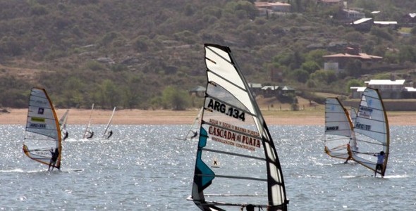 Clases gratuitas de windsurf en Carlos Paz