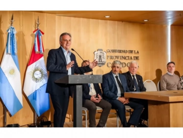 Fuerte respaldo de Llaryora a los equipos de salud por los resultados sanitarios de invierno